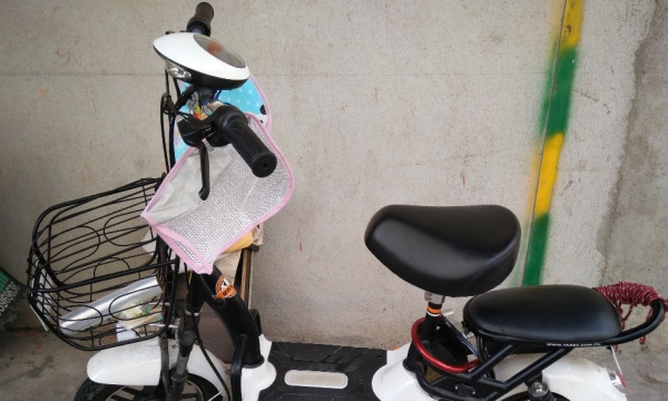 八成新雅迪电动车