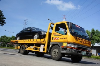厦门汽车道路救援,搭电补胎,送油送水