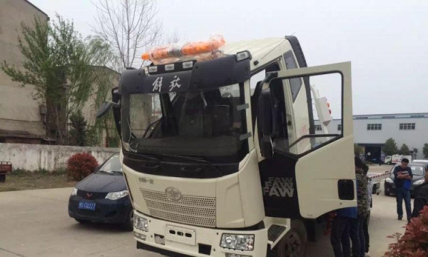 转让 拖车解放j6清障车一拖二低价处理