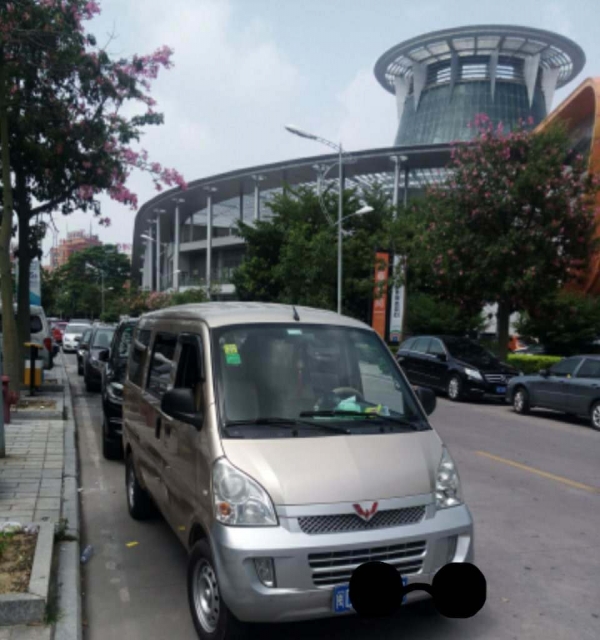 7座面包车五菱荣光