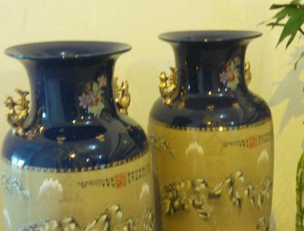 公司闲置物品落地大花瓶,有意者请电话联系