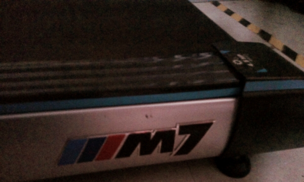 易跑高级多功能跑步机带智能显示器