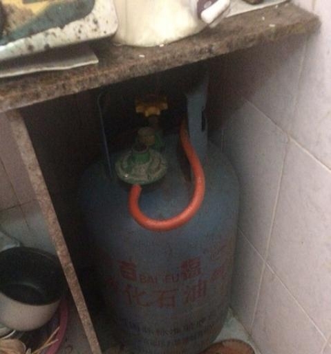 大瓶的煤气和灶具