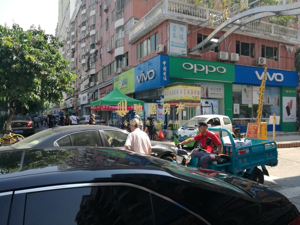 松柏沿街店面 拐角门面20米门宽 适合做形象店